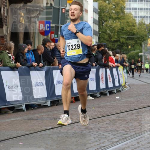 05.10.2025 - 20. swb-Marathon Bremen Strokosch-Dieckow http://msf.ph/oto/9222003 05.10.2025 10:40:46 Ziel 10161, 10229 meine-sportfotos.de