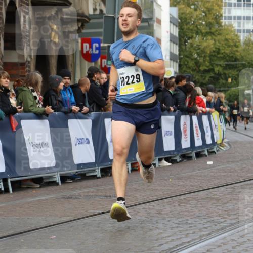 05.10.2025 - 20. swb-Marathon Bremen Strokosch-Dieckow http://msf.ph/oto/9222010 05.10.2025 10:40:46 Ziel 10161, 10229 meine-sportfotos.de