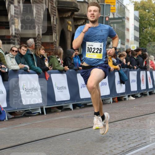 05.10.2025 - 20. swb-Marathon Bremen Strokosch-Dieckow http://msf.ph/oto/9222025 05.10.2025 10:40:46 Ziel 10161, 10229 meine-sportfotos.de