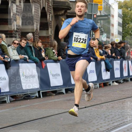 05.10.2025 - 20. swb-Marathon Bremen Strokosch-Dieckow http://msf.ph/oto/9222028 05.10.2025 10:40:46 Ziel 10161, 10229 meine-sportfotos.de