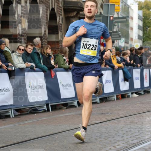 05.10.2025 - 20. swb-Marathon Bremen Strokosch-Dieckow http://msf.ph/oto/9222033 05.10.2025 10:40:46 Ziel 10161, 10229 meine-sportfotos.de