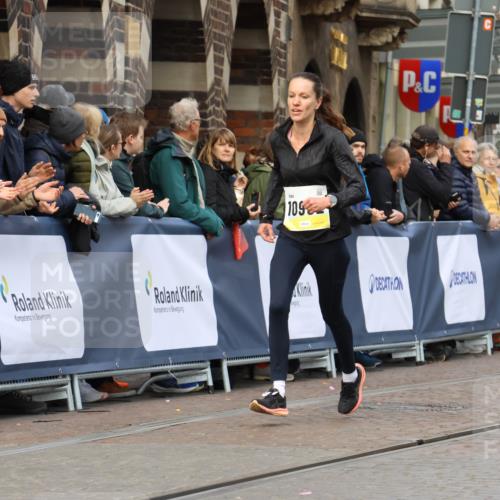 05.10.2025 - 20. swb-Marathon Bremen Strokosch-Dieckow http://msf.ph/oto/9222044 05.10.2025 10:41:07 Ziel 10606, 10952 meine-sportfotos.de