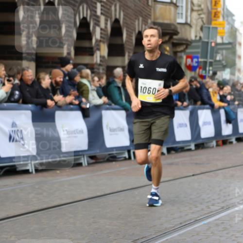 05.10.2025 - 20. swb-Marathon Bremen Strokosch-Dieckow http://msf.ph/oto/9222069 05.10.2025 10:41:08 Ziel 10606, 10952, 11069 meine-sportfotos.de