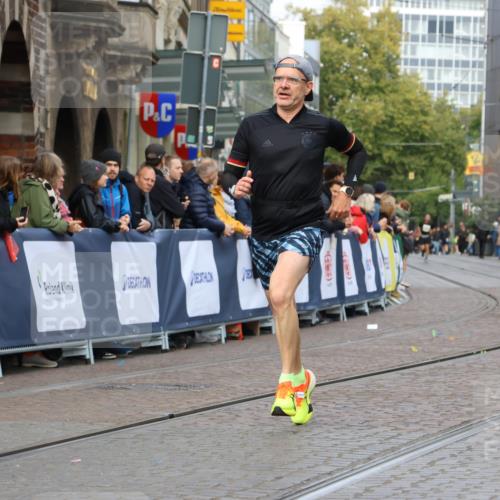 05.10.2025 - 20. swb-Marathon Bremen Strokosch-Dieckow http://msf.ph/oto/9222116 05.10.2025 10:41:19 Ziel 9262, 10910, 11069, 11086 meine-sportfotos.de