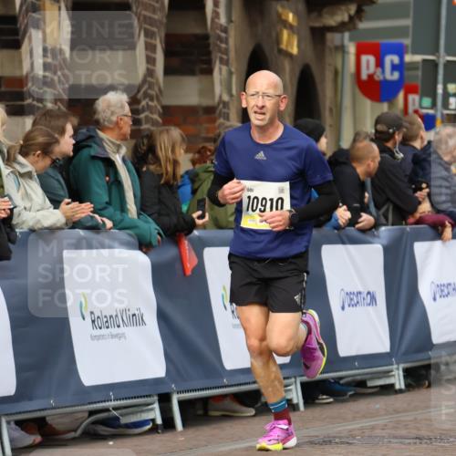 05.10.2025 - 20. swb-Marathon Bremen Strokosch-Dieckow http://msf.ph/oto/9222136 05.10.2025 10:41:26 Ziel 10744, 10910 meine-sportfotos.de