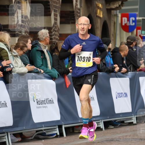 05.10.2025 - 20. swb-Marathon Bremen Strokosch-Dieckow http://msf.ph/oto/9222144 05.10.2025 10:41:27 Ziel 10744, 10910 meine-sportfotos.de