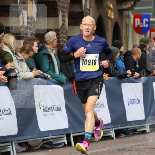 05.10.2025 - 20. swb-Marathon Bremen Strokosch-Dieckow http://msf.ph/oto/9222148 05.10.2025 10:41:27 Ziel 10744, 10910 meine-sportfotos.de