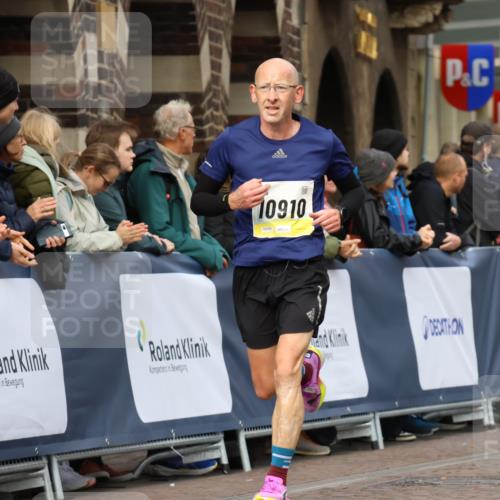 05.10.2025 - 20. swb-Marathon Bremen Strokosch-Dieckow http://msf.ph/oto/9222153 05.10.2025 10:41:27 Ziel 10744, 10910 meine-sportfotos.de