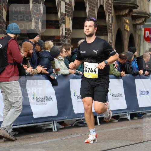 05.10.2025 - 20. swb-Marathon Bremen Strokosch-Dieckow http://msf.ph/oto/9222174 05.10.2025 10:41:28 Ziel 10744, 10910 meine-sportfotos.de