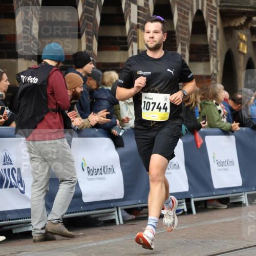 05.10.2025 - 20. swb-Marathon Bremen Strokosch-Dieckow http://msf.ph/oto/9222183 05.10.2025 10:41:29 Ziel 10744, 10910 meine-sportfotos.de
