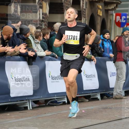 05.10.2025 - 20. swb-Marathon Bremen Strokosch-Dieckow http://msf.ph/oto/9222201 05.10.2025 10:41:43 Ziel 9253, 11701 meine-sportfotos.de