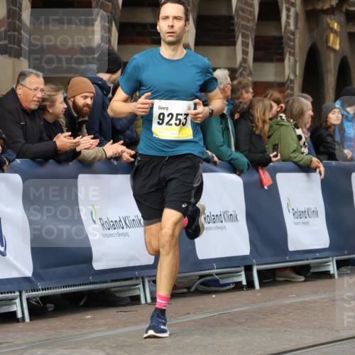 05.10.2025 - 20. swb-Marathon Bremen Strokosch-Dieckow http://msf.ph/oto/9222223 05.10.2025 10:41:45 Ziel 9253, 10880, 11581, 11701, 11710 meine-sportfotos.de