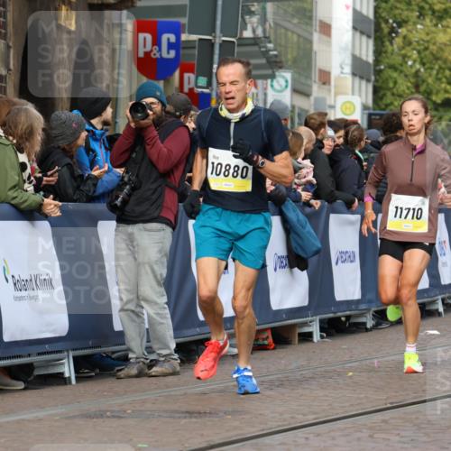 05.10.2025 - 20. swb-Marathon Bremen Strokosch-Dieckow http://msf.ph/oto/9222227 05.10.2025 10:41:50 Ziel 9884, 10104, 10691, 10880, 11581, 11710 meine-sportfotos.de