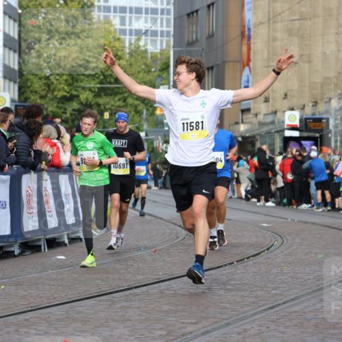 05.10.2025 - 20. swb-Marathon Bremen Strokosch-Dieckow http://msf.ph/oto/9222240 05.10.2025 10:41:52 Ziel 9884, 10104, 10155, 10691, 10880, 11581, 11710 meine-sportfotos.de