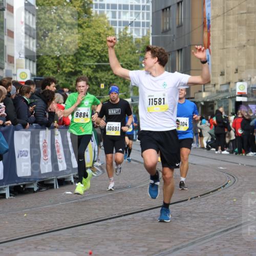 05.10.2025 - 20. swb-Marathon Bremen Strokosch-Dieckow http://msf.ph/oto/9222252 05.10.2025 10:41:53 Ziel 9884, 10104, 10155, 10691, 10880, 11581, 11710 meine-sportfotos.de