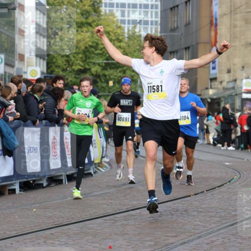 05.10.2025 - 20. swb-Marathon Bremen Strokosch-Dieckow http://msf.ph/oto/9222259 05.10.2025 10:41:53 Ziel 9884, 10104, 10155, 10691, 10880, 11581, 11710 meine-sportfotos.de