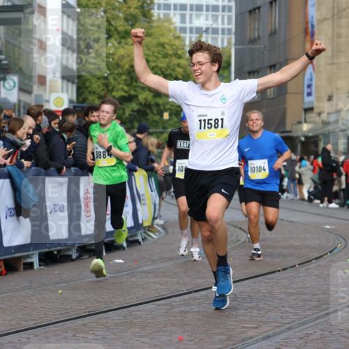 05.10.2025 - 20. swb-Marathon Bremen Strokosch-Dieckow http://msf.ph/oto/9222273 05.10.2025 10:41:53 Ziel 9884, 10104, 10155, 10691, 10880, 11581, 11710 meine-sportfotos.de