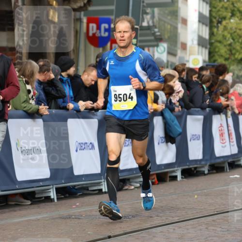 05.10.2025 - 20. swb-Marathon Bremen Strokosch-Dieckow http://msf.ph/oto/9222339 05.10.2025 10:42:07 Ziel 8187, 9364, 9504, 9849, 10838, 11422 meine-sportfotos.de