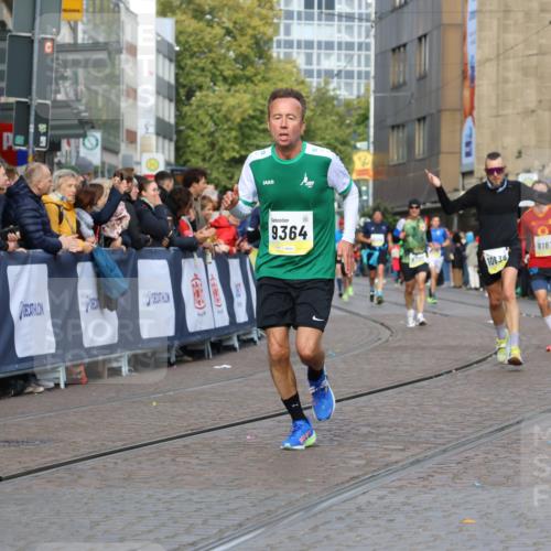 05.10.2025 - 20. swb-Marathon Bremen Strokosch-Dieckow http://msf.ph/oto/9222355 05.10.2025 10:42:11 Ziel 8187, 9364, 9504, 10838, 11217, 11422 meine-sportfotos.de