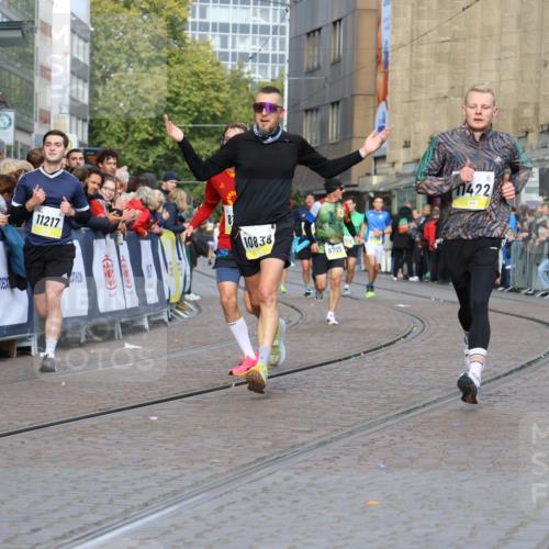 05.10.2025 - 20. swb-Marathon Bremen Strokosch-Dieckow http://msf.ph/oto/9222366 05.10.2025 10:42:13 Ziel 8187, 9364, 9700, 10838, 11217, 11422 meine-sportfotos.de