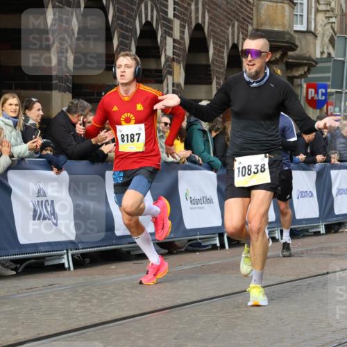 05.10.2025 - 20. swb-Marathon Bremen Strokosch-Dieckow http://msf.ph/oto/9222412 05.10.2025 10:42:15 Ziel 8187, 9364, 9700, 9775, 10375, 10838, 11217, 11422 meine-sportfotos.de