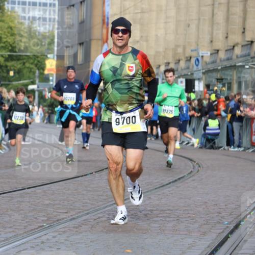 05.10.2025 - 20. swb-Marathon Bremen Strokosch-Dieckow http://msf.ph/oto/9222475 05.10.2025 10:42:20 Ziel 9700, 9775, 10208, 10375, 11230 meine-sportfotos.de
