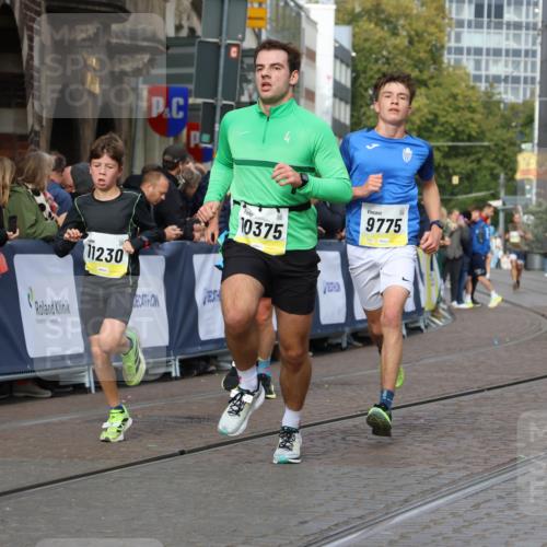 05.10.2025 - 20. swb-Marathon Bremen Strokosch-Dieckow http://msf.ph/oto/9222508 05.10.2025 10:42:24 Ziel 9700, 9775, 10208, 10375, 11230, 11725 meine-sportfotos.de