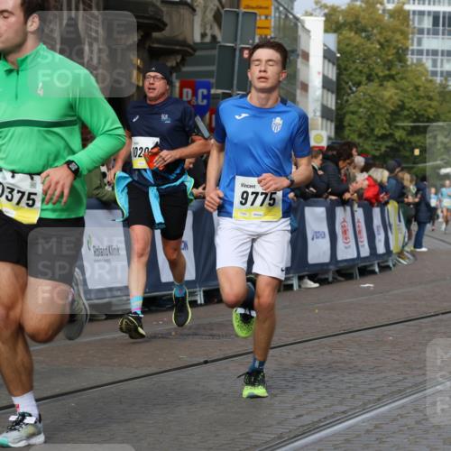 05.10.2025 - 20. swb-Marathon Bremen Strokosch-Dieckow http://msf.ph/oto/9222544 05.10.2025 10:42:25 Ziel 9775, 10208, 10375, 11230, 11725 meine-sportfotos.de