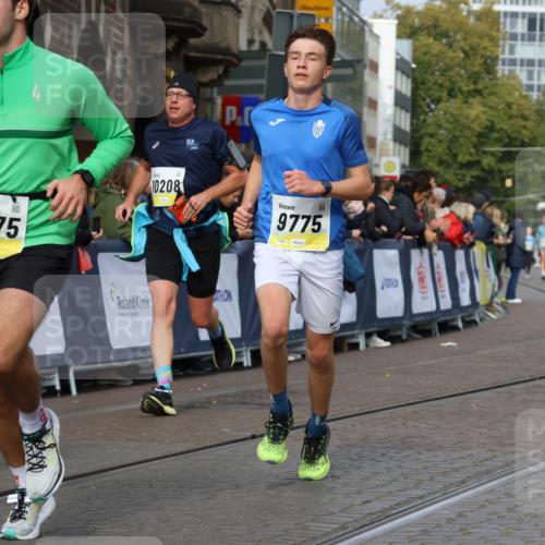 05.10.2025 - 20. swb-Marathon Bremen Strokosch-Dieckow http://msf.ph/oto/9222553 05.10.2025 10:42:25 Ziel 9775, 10208, 10375, 11230, 11725 meine-sportfotos.de