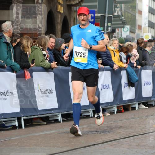 05.10.2025 - 20. swb-Marathon Bremen Strokosch-Dieckow http://msf.ph/oto/9222605 05.10.2025 10:42:30 Ziel 11725 meine-sportfotos.de