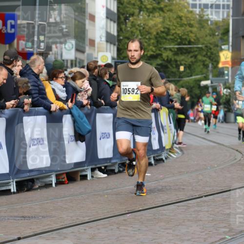 05.10.2025 - 20. swb-Marathon Bremen Strokosch-Dieckow http://msf.ph/oto/9222621 05.10.2025 10:42:38 Ziel 10592, 11178 meine-sportfotos.de