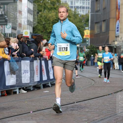 05.10.2025 - 20. swb-Marathon Bremen Strokosch-Dieckow http://msf.ph/oto/9222644 05.10.2025 10:42:39 Ziel 10592, 11178 meine-sportfotos.de