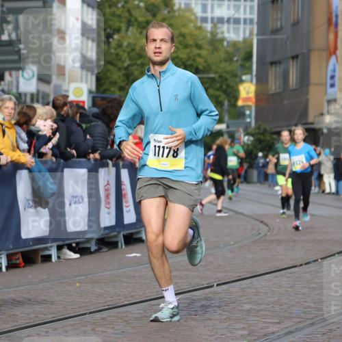 05.10.2025 - 20. swb-Marathon Bremen Strokosch-Dieckow http://msf.ph/oto/9222655 05.10.2025 10:42:39 Ziel 10592, 11178 meine-sportfotos.de