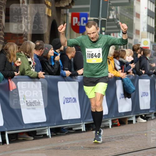 05.10.2025 - 20. swb-Marathon Bremen Strokosch-Dieckow http://msf.ph/oto/9222680 05.10.2025 10:42:50 Ziel 9524, 10624, 11640 meine-sportfotos.de