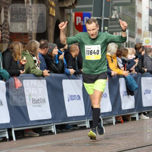 05.10.2025 - 20. swb-Marathon Bremen Strokosch-Dieckow http://msf.ph/oto/9222688 05.10.2025 10:42:50 Ziel 9524, 10624, 11640 meine-sportfotos.de