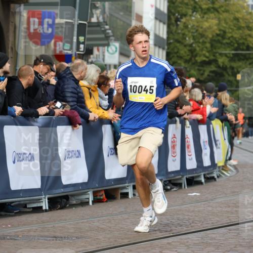 05.10.2025 - 20. swb-Marathon Bremen Strokosch-Dieckow http://msf.ph/oto/9222750 05.10.2025 10:42:59 Ziel 9302, 9558, 10045, 10624, 10961, 11476 meine-sportfotos.de
