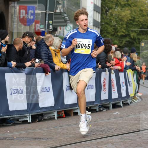 05.10.2025 - 20. swb-Marathon Bremen Strokosch-Dieckow http://msf.ph/oto/9222757 05.10.2025 10:42:59 Ziel 9302, 9558, 10045, 10624, 10961, 11476 meine-sportfotos.de