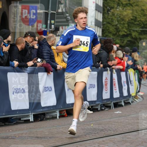 05.10.2025 - 20. swb-Marathon Bremen Strokosch-Dieckow http://msf.ph/oto/9222763 05.10.2025 10:42:59 Ziel 9302, 9558, 10045, 10624, 10961, 11476 meine-sportfotos.de