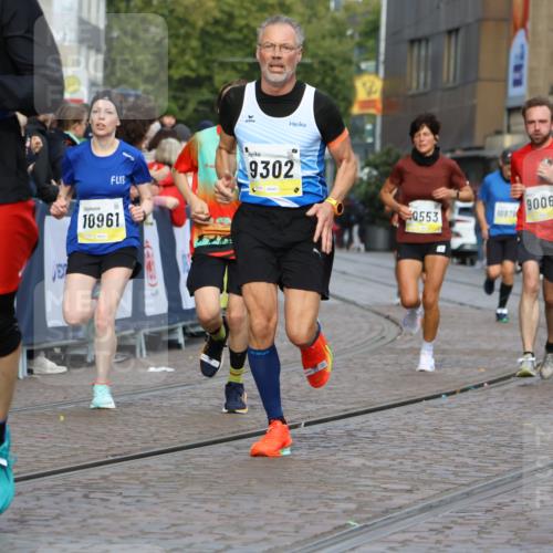05.10.2025 - 20. swb-Marathon Bremen Strokosch-Dieckow http://msf.ph/oto/9222802 05.10.2025 10:43:04 Ziel 9006, 9302, 9558, 10474, 10553, 10961, 11476 meine-sportfotos.de