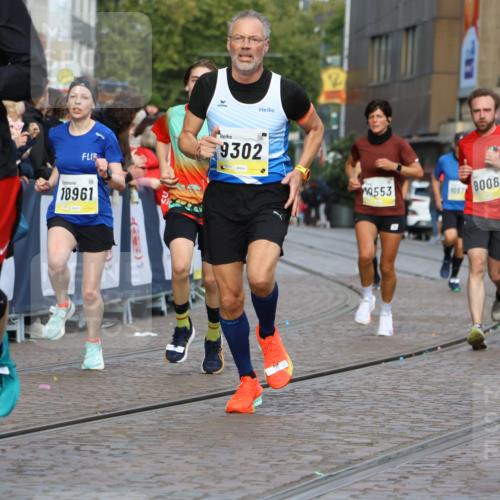 05.10.2025 - 20. swb-Marathon Bremen Strokosch-Dieckow http://msf.ph/oto/9222808 05.10.2025 10:43:04 Ziel 9006, 9302, 9558, 10474, 10553, 10961, 11476 meine-sportfotos.de
