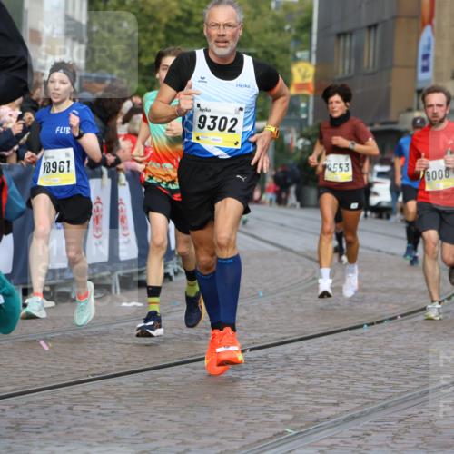 05.10.2025 - 20. swb-Marathon Bremen Strokosch-Dieckow http://msf.ph/oto/9222815 05.10.2025 10:43:04 Ziel 9006, 9302, 9558, 10474, 10553, 10961, 11476 meine-sportfotos.de