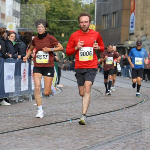 05.10.2025 - 20. swb-Marathon Bremen Strokosch-Dieckow http://msf.ph/oto/9222839 05.10.2025 10:43:06 Ziel 9006, 9302, 9558, 10474, 10553, 10961, 10979, 11476 meine-sportfotos.de