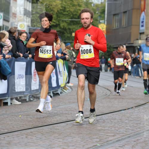 05.10.2025 - 20. swb-Marathon Bremen Strokosch-Dieckow http://msf.ph/oto/9222859 05.10.2025 10:43:06 Ziel 9006, 9302, 9558, 10474, 10553, 10961, 10979, 11476 meine-sportfotos.de