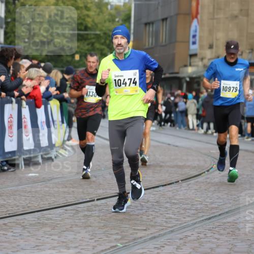 05.10.2025 - 20. swb-Marathon Bremen Strokosch-Dieckow http://msf.ph/oto/9222865 05.10.2025 10:43:10 Ziel 9006, 10474, 10541, 10553, 10979, 11304, 11476 meine-sportfotos.de
