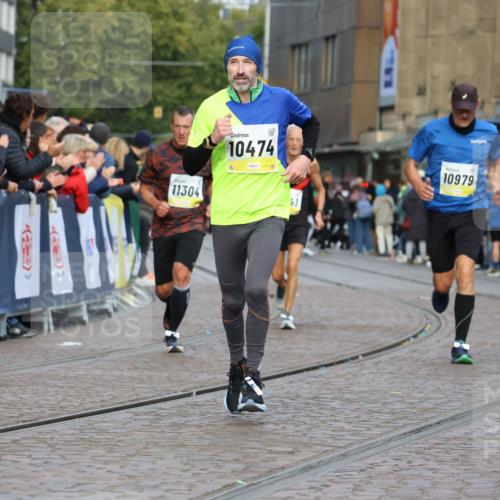 05.10.2025 - 20. swb-Marathon Bremen Strokosch-Dieckow http://msf.ph/oto/9222871 05.10.2025 10:43:10 Ziel 9006, 10474, 10541, 10553, 10979, 11304, 11476 meine-sportfotos.de