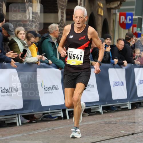 05.10.2025 - 20. swb-Marathon Bremen Strokosch-Dieckow http://msf.ph/oto/9222972 05.10.2025 10:43:16 Ziel 9967, 10541, 10979, 11304 meine-sportfotos.de