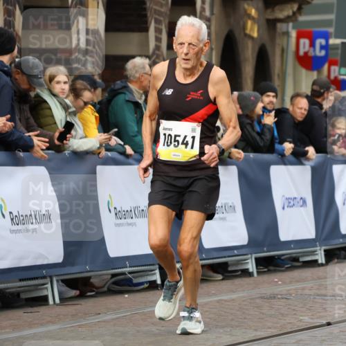 05.10.2025 - 20. swb-Marathon Bremen Strokosch-Dieckow http://msf.ph/oto/9222975 05.10.2025 10:43:16 Ziel 9967, 10541, 10979, 11304 meine-sportfotos.de