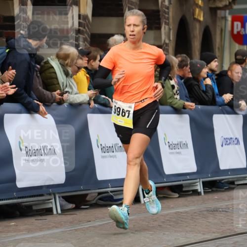 05.10.2025 - 20. swb-Marathon Bremen Strokosch-Dieckow http://msf.ph/oto/9223008 05.10.2025 10:43:23 Ziel 9967 meine-sportfotos.de