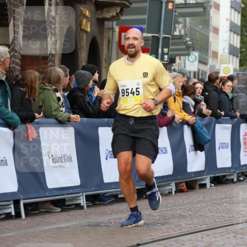05.10.2025 - 20. swb-Marathon Bremen Strokosch-Dieckow http://msf.ph/oto/9223043 05.10.2025 10:43:33 Ziel 9545, 10304 meine-sportfotos.de