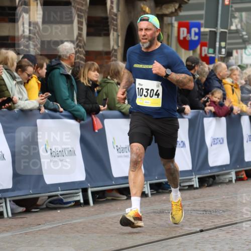 05.10.2025 - 20. swb-Marathon Bremen Strokosch-Dieckow http://msf.ph/oto/9223079 05.10.2025 10:43:36 Ziel 9545, 10304 meine-sportfotos.de